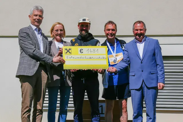 Spendenübergabe mit RB-Direktor Josef Muchitsch, Bgm. Elke Halbwirth, Sportlehrer Till Winkler, MS-Direktor Christian Lind und Wolfgang Krainer | Foto: MS Gleinstätten