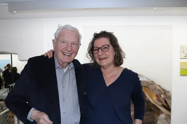 Vermieter Johann Schenner und Künstlerin Lisa Krabichler.  | Foto: Elisabeth Zangerl