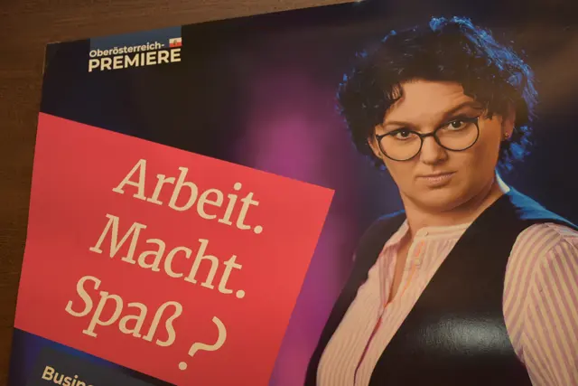 Die gebürtige Dimbacherin Claudia Reithner und kernölverliebte Steirerin feierte im Stadttheater Grein ihre gelungene OÖ-Premiere mit jeder Menge Humor, Austropopp Parodien und purer Bühnenpower mit Tiefgang. | Foto: Robert Zinterhof
