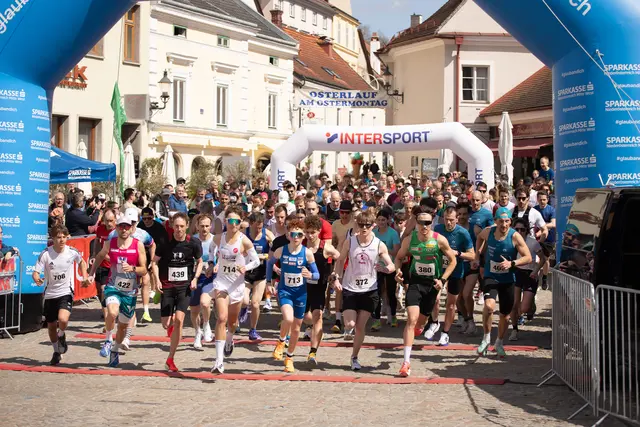 Starkes Teilnehmerfeld in Melk mit Nico (713) und Chrisi (714) an der Spitze
