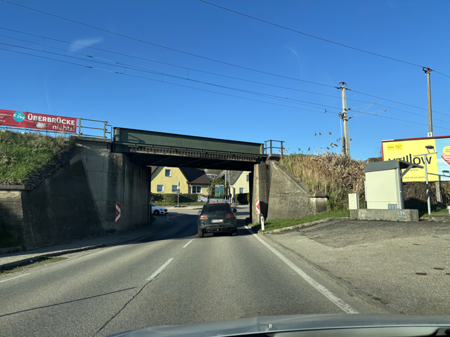 Diese enge Unterführung kann für zusätzliche Behinderung sorgen.  | Foto: MeinBezirk/ R.Gintner