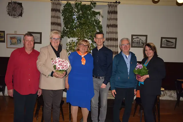 Die Spitze des Kneippvereins Neunkirchen mit Bürgermeister Peter Teix (ÖVP) und Josef Widl (Obmann des Landesverbandes. | Foto: privat
