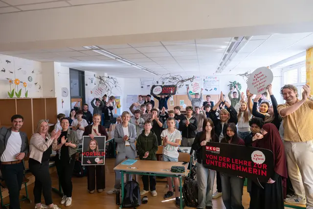 Begeisterte Schülerinnen und Schüler beim Gespräch mit Unternehmerin Sarah Hessenberger in der Mittelschule Vorchdorf. | Foto: Florian Pfatschbacher