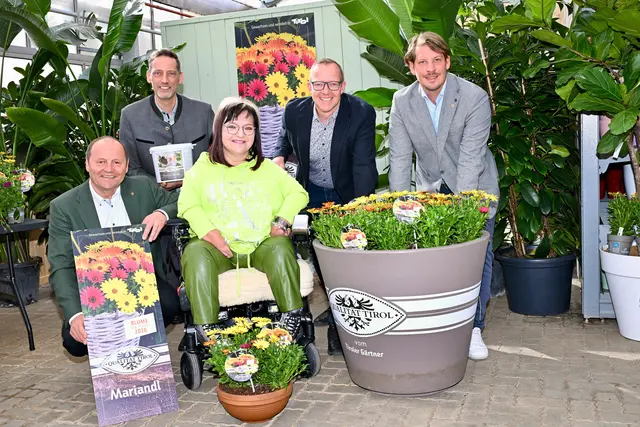 V.l.n.r.:  LHStv. Josef Geisler, Clemens Mair (Prokurist AMTirol), Marianne Hengl (Obfrau RollOn Austria), Michael Jäger (Obm. Tiroler Gärtner), David Seideman (Biogärtnerei Seidemann  | Foto: Hassl