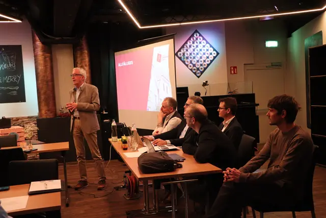 Bürgermeister Herbert Mayer mit dem Vorstand der LG Landeck-Zams | Foto: Thomas Seelos