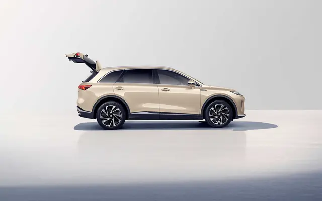 Großer Stauraum, Platz für fünf Personen und Reichweiten bis zu 530 Kilometern: Das hat der neue MGS6 zu bieten. | Foto: MG Motor Austria