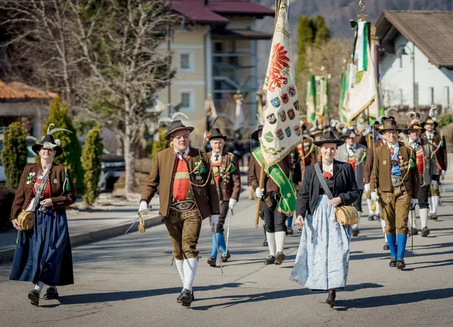 Kufsteiner Schützen feiern Bataillonsjahrtag in Brandenberg
