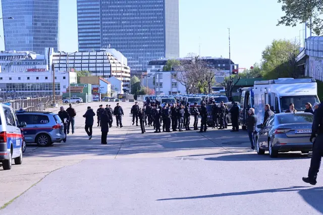 Räumung in St. Marx, Schiff versenkt, Mittermeier im Prückel