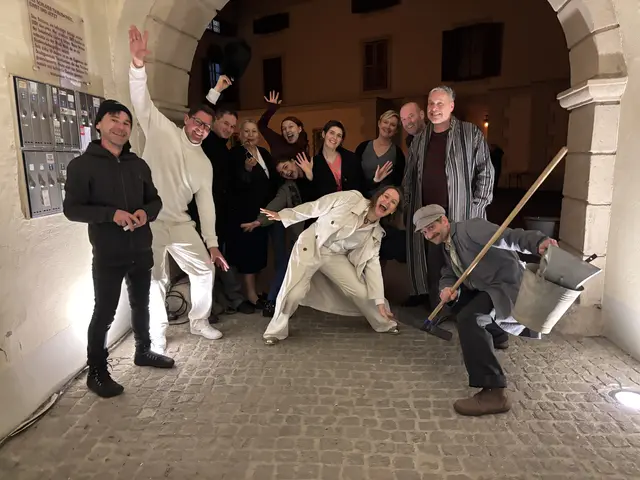 Das Team "Der Irdischen" freut sich über eine gelungene Vorpremiere, gemeinsam mit Autor Florian Neumann. | Foto: Mirjam Preineder