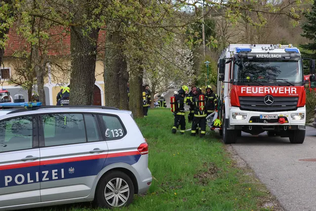 Ein Traktor der Marke John Deere brannte in Krenglbach vollkommen aus. | Foto: laumat.at