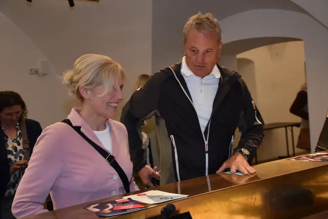 Die gebürtige Dimbacherin Claudia Reithner und kernölverliebte Steirerin feierte im Stadttheater Grein ihre gelungene OÖ-Premiere mit jeder Menge Humor, Austropopp Parodien und purer Bühnenpower mit Tiefgang. | Foto: Robert Zinterhof