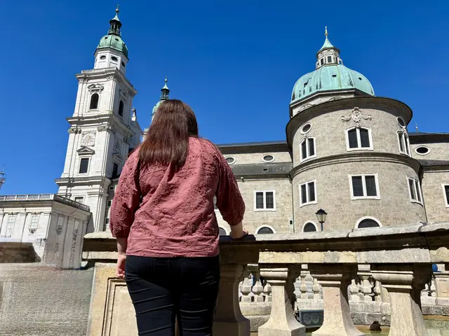 Lisa ist heute 23 Jahre alt und hat die Telefon- und Chat-Beratung für Kinder und Jugendliche der Erzdiözese Salzburg vor sieben Jahren für sich entdeckt.  | Foto: Julia Hettegger