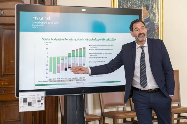 Finanzdirektor Johannes Müller betonte die starke budgetäre Belastung für Gemeinden.  | Foto: Foto Fischer/Stadt Graz