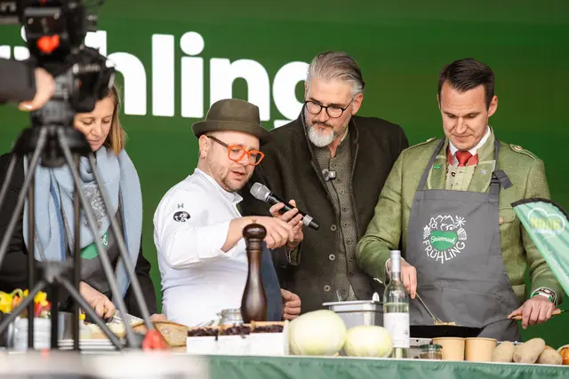 Koch des Jahres Andreas Krainer aus Langenwang auf der großen Showkoch-Bühne. | Foto: Ekatarina Paller