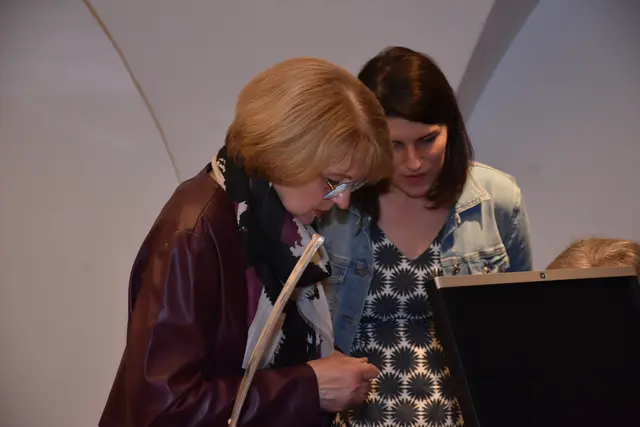 Die gebürtige Dimbacherin Claudia Reithner und kernölverliebte Steirerin feierte im Stadttheater Grein ihre gelungene OÖ-Premiere mit jeder Menge Humor, Austropopp Parodien und purer Bühnenpower mit Tiefgang. | Foto: Robert Zinterhof