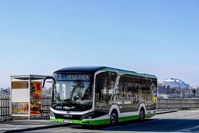 Vom Messezentrum über Ferdinand-Hanusch-Platz bis zu den Ursulinen: Die neue Linie 17 wird von den Fahrgästen gut angenommen.  | Foto: Albus Salzburg/Scheinast