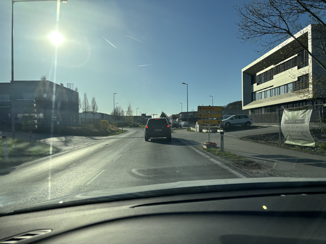 Kreisverkehr Steyregg - Links Richtung Linz - Rechts Richtung Perg - Geradeaus Sackgasse  | Foto: MeinBezirk/ R.Gintner