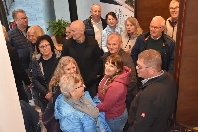 Die gebürtige Dimbacherin Claudia Reithner und kernölverliebte Steirerin feierte im Stadttheater Grein ihre gelungene OÖ-Premiere mit jeder Menge Humor, Austropopp Parodien und purer Bühnenpower mit Tiefgang. Der Andrang war groß. Ausverkauft.  | Foto: Robert Zinterhof