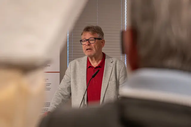 Co-Kurator Philipp Novak betonte, es habe stets auch Menschen gegeben, die Widerstand leisteten. | Foto: Stadt St. Veit