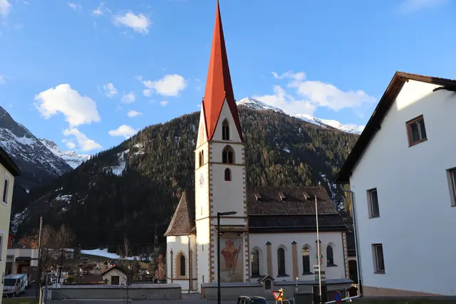 Zwei historische Gotteshäuser prägen Pettneu bis heute