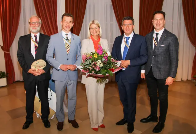 Philistersenior der Comagena Tulln Gerhard Pircher, Obmann und Senior der Comagena Tulln, Mark Moser, Bundesministerin Klaudia Tanner, Bürgermeister Peter Eisenschenk und Landtagsabgeordneter Bernhard Heinreichsberger. | Foto: K. Ö. St. V. Comagena Tulln