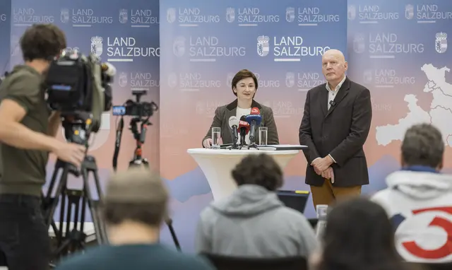Landeshauptfrau-Stellvertreterin Marlene Svazek und Hannes Üblagger (Wolfsbeauftragter des Landes Salzburg) | Foto: Land Salzburg/Neumayr/Leopold