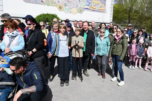 Über 150 Wanderer genießen sonnige Ostertour durch die Gemeinde