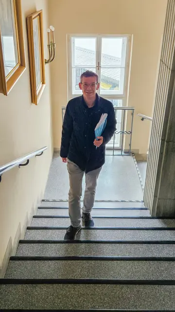 Bürgermeister Peter Teix reicht seine Liste für die Wahl ein. | Foto: Armin Zwazl