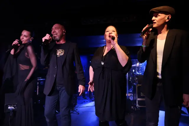 Bekannte Entertainer wie Edita Malovčić, Roman Gregory, Tini Kainrath und Drew Sarich performten mit der Original Falco Band. | Foto: Patricia Hillinger/MeinBezirk
