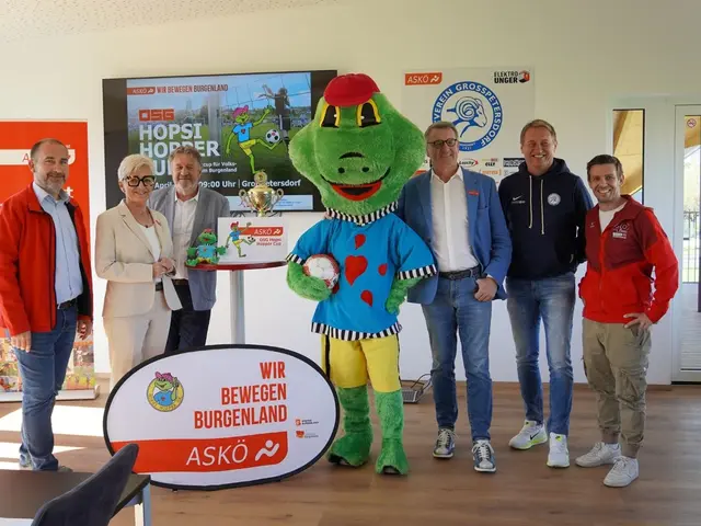 Der OSG-Hopsi Hopper Cup findet heuer am 23. April wieder in der Elektro Unger Arena Großpetersdorf statt: Bürgermeister Harald Kahr, Landtagsabgeordnete Doris Prohaska (ASKÖ-Vizepräsidentin), Bildungsdirektor Alfred Lehner, Hopsi Hopper, OSG-Obmann und ASKÖ Vizepräsident Alfred Kollar, Harald Schneller (Obmann SV Elektro Unger Großpetersdorf), Mathias Binder (ASKÖ Burgenland) | Foto: ASKÖ Burgenland