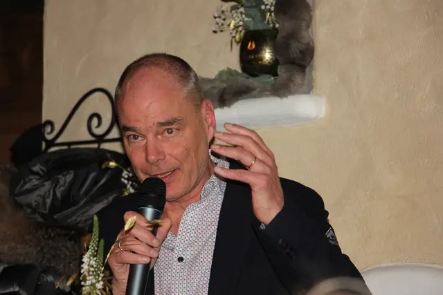 GF Stefan Mangott begrüßte die geladenen Gäste im Bergrestaurant Lassida. | Foto: Schwarz