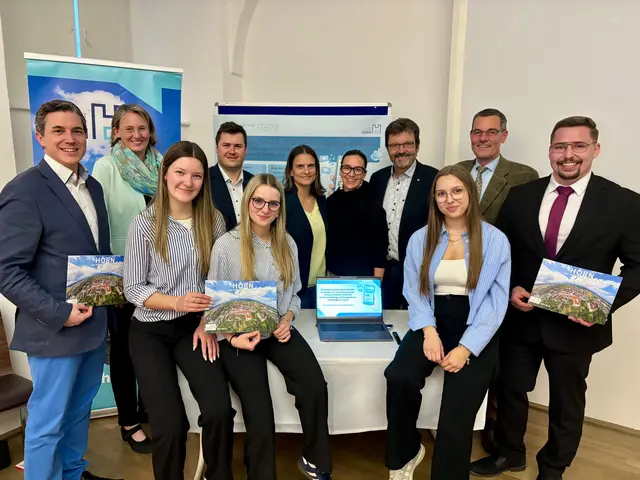 Mit dabei waren Bezirkshauptmann Stefan Grusch, Bürgermeister Gerhard Lentschig, Stadtamtsdirektor Matthias Pithan sowie die Stadträtinnen Evelyn Schmidt und Barbara Stark und die Gemeinderäte Leonhard Gary, Martin Pichlmayer und Walter Kogler-Strommer. | Foto: Markus Kahrer