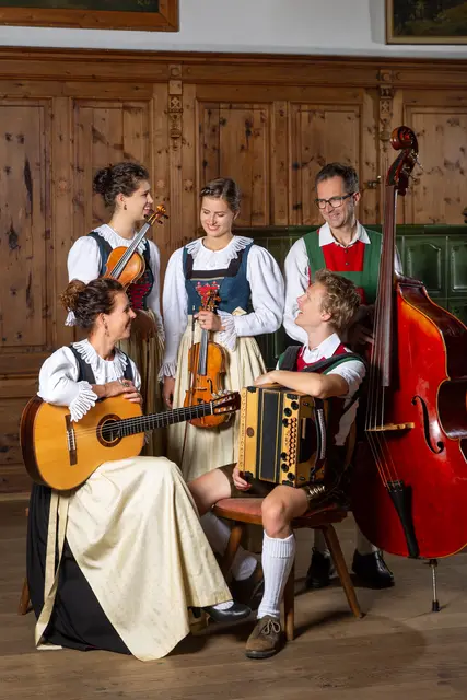 Die Familie Waldauf lädt am 26. April zur CD-Präsentation in das SZentrum ein.  | Foto: privat