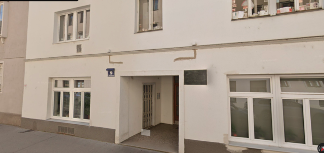 Sieben noch zu sanierende Wohnungen werden in der Floragasse 9 verkauft. Das Angebot der Vienna Estate hat System und beruft sich auf den stagnierenden Neubau. | Foto: Google Maps/Screenshot