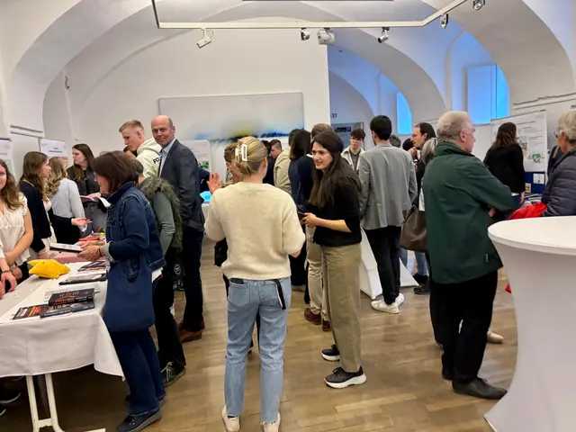 Im Kunsthaus Horn wurde der Abend zum Treffpunkt junger Ideen und frischer Projekte. | Foto: Markus Kahrer