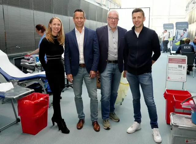 Die Stadtwerke Kufstein und Kufgem engagieren sich das ganze Jahr über für die Gesundheit der Mitarbeitenden. Im Bild: Sabrina Endres (FIT &amp; G’SUND-Team, Kufgem), Andreas Dorn (Prokurist, Stadtwerke Kufstein), Andreas Mayer (Prokurist, Kufgem) und Patrick Geisler (FIT &amp; G’SUND-Team, Stadtwerke Kufstein) | Foto: Stadtwerke Kufstein