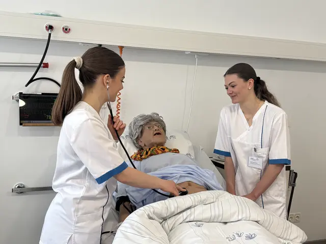 Die Pflegepuppe „Nursing Anne" wurde ebenfalls präsentiert. | Foto: Emanuel Hasenauer