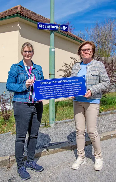 Erklärende Zusatztafel zu Namensgeber in Kernstockgasse montiert