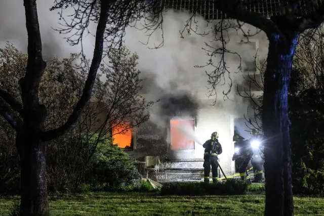 Feuer im Wohntrakt eines Bauernhofes in Wels-Schafwiesen hielt die Einsatzkräfte am Freitagmorgen auf Trab. | Foto: laumat.at