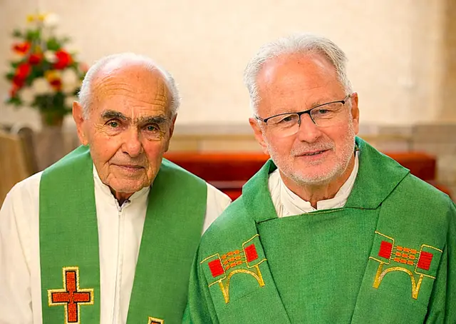 Franz Unterberger (l.) wird 90, während Ernst Windbichler (r.) 70 wird. Ihre Geburtstage feiern die beiden Pfarrer gemeinsam in Spittal. | Foto: Pfarre Spittal/Drau