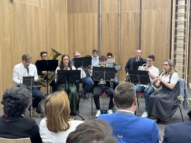 Für den musikalischen Rahmen sorgte das Schulorchester der HBLA und Bundesamt Klosterneuburg unter der Leitung von Susanne Grausenburger. | Foto: MeinBezirk/Seebacher