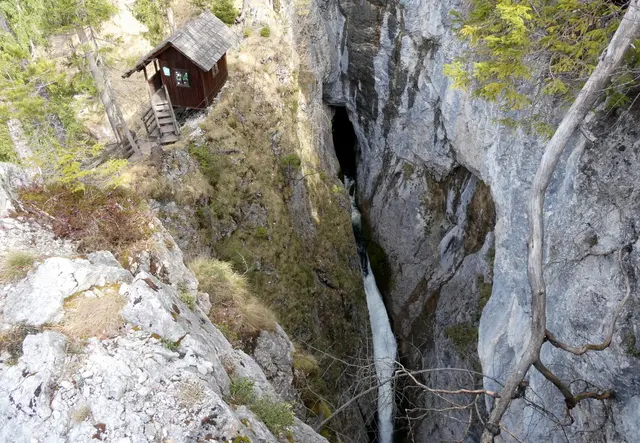 Beim Wasserloch, eine Riesenkarstquelle