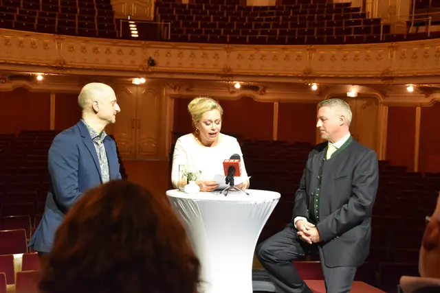 Daniela Fally im Gespräch mit Günther Fiala und Walter Pfeffer über "Alice". | Foto: Mirjam Preineder