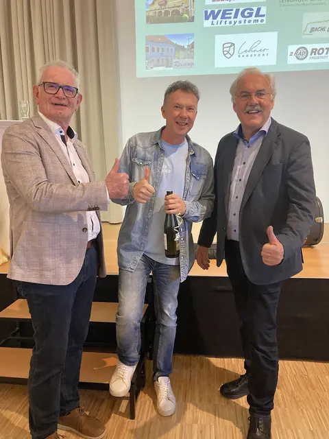 Alle sehr zufrieden - Obmann Anton Wagner, Kabarettist Mario Sacher und Obmann-Stellv. Karl Larndorfer, mit der Kombination JHV + Kultur | Foto: Seniorenbund Neumarkt