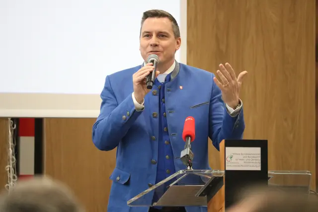 Bürgermeister Christoph Kaufmann (ÖVP) skizzierte die lange Tradition Klosterneuburgs als Stadt des Weinbaus. | Foto: MeinBezirk/Seebacher