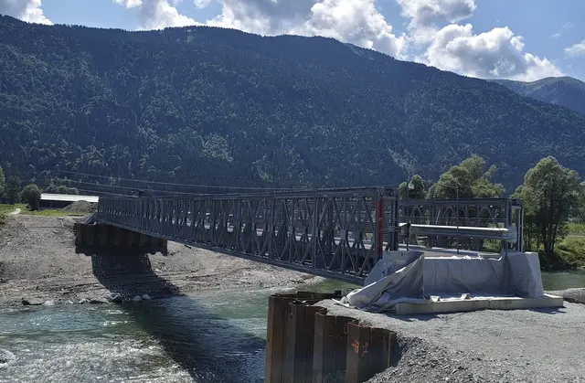 Die Übergangs-Brücke weicht in Kürze der neuen Waidegger Gailbrücke. | Foto: MeinBezirk/Carmen Rienzner