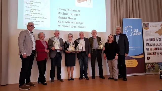 Ehrung der ausgeschiedenen Vorstandsmitglieder durch durch Obmann und Stellvertreter/innen
von links Wagner, Mayr, Klammer, Narzt, Miesenberger, Weglehner, Puchner und Larndorfer | Foto: Foto Seniorenbund Neumarkt i. M.