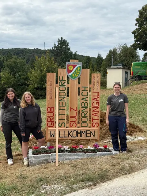 Die Beschilderungstafeln der Ortseinfahrten der Gemeinde Wienerwald und der darin gelegenen Katastralgemeinde wurden erneuert. | Foto: Landjugend Wienerwald