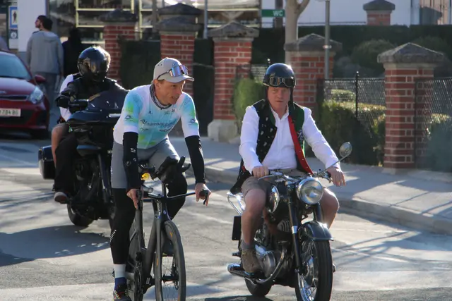 Edlseer Frontman wird 50, Radprofi Mauerhofer radelt