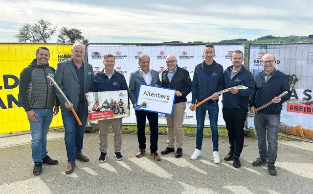 Beim Spatenstich in Altenberg (v. l.): Philipp Scheibenreifen (Gemeindevorstand), Kremeier Christian (Gemeinderat), Thomas Matthey (GF BBOÖ), Michael Hammer (Bürgermeister Altenberg), Martin Wachutka (GF BBOÖ), Michael Kovacs (BBOÖ), Volker Dobringer (BBOÖ), Bernhard Pichler (Gemeindevorstand). | Foto: BBOÖ